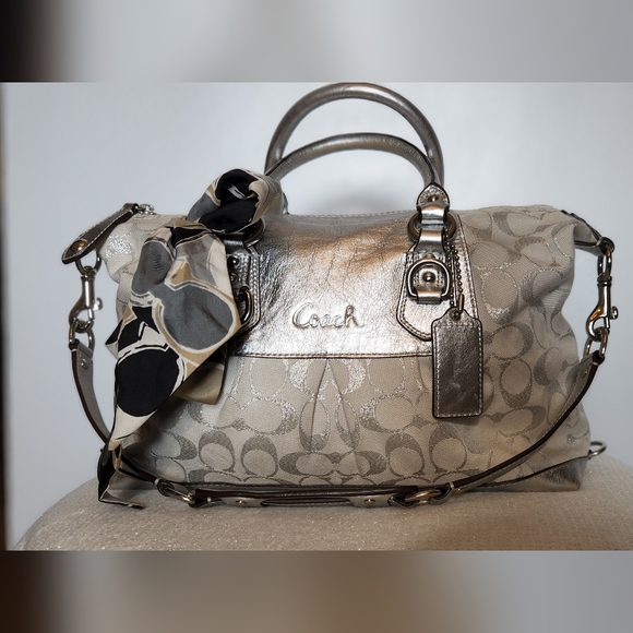 Coach Bag - Picture 2 of 10